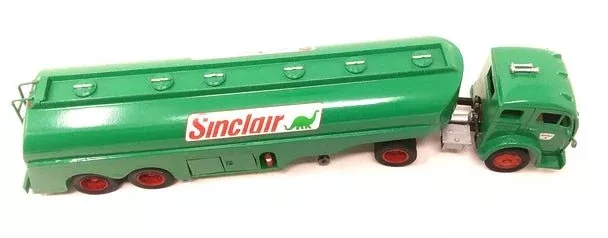 Atlantis Models - 1/48 Vintage White Fruehauf Gasoline Truck Plastic Model Kit, Skill Level 2